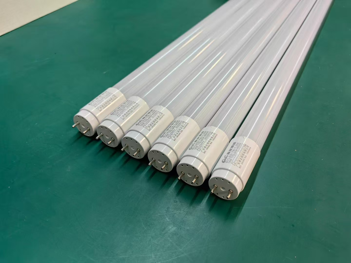 一�q�省32万电(sh��)费！安徽一家工厂用8200根LED灯管�Q?�q�省��Z��辆豪�? width=